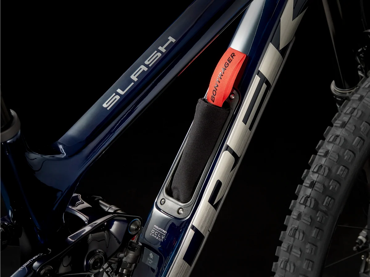 Bicicleta Trek Slash 9.7 2023 XT/SLX Azul Escura - Tamanho L - Image 4