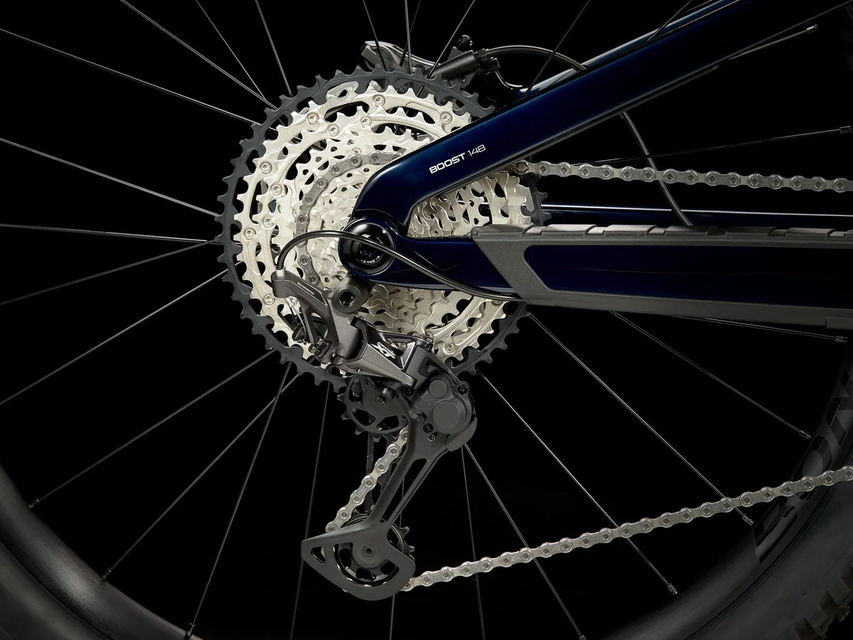 Bicicleta Trek Slash 9.7 2023 XT/SLX Azul Escura - Tamanho L - Image 6